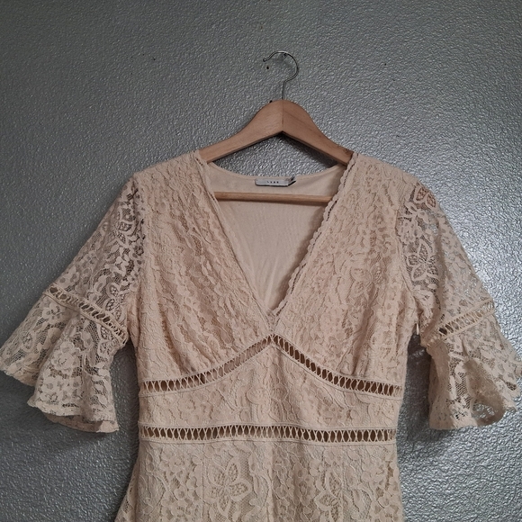 Lush Cream Lace Dress With Bell Sleeves Slze M - Picture 4 of 10